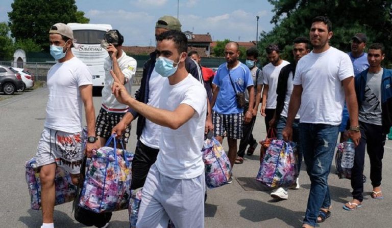 migranti positivi torino isolamento