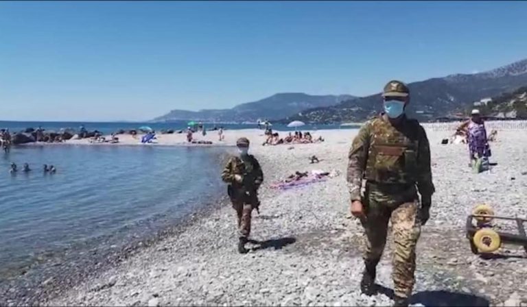 Ventimiglia, arrivano i militari anti Covid in spiaggia