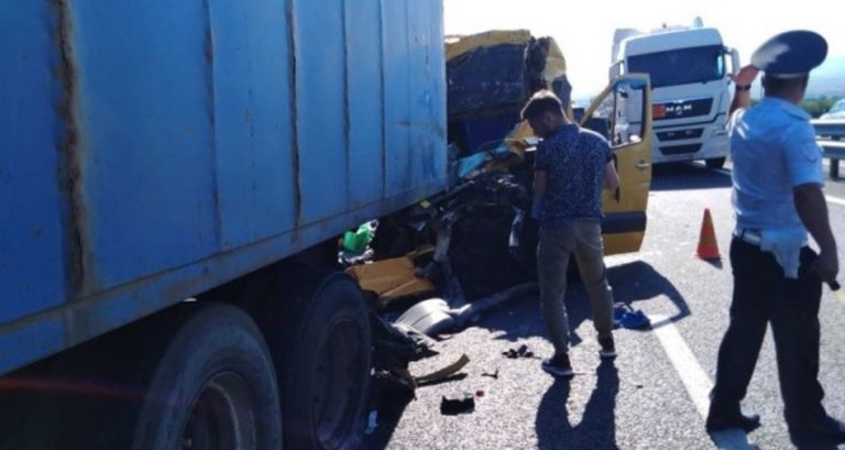 minibus contro camion crimea