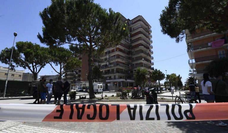 Coronavirus, Mondragone: dati dei contagiati esposti