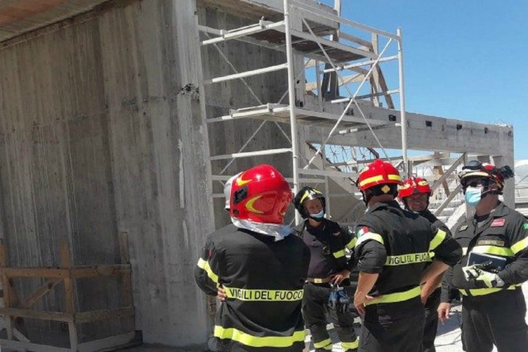 morto operaio schiacciato trattore