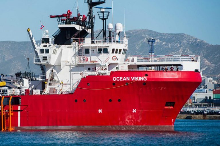 ocean viking migranti tensione