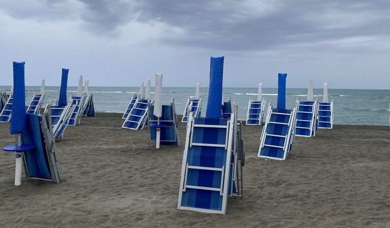 Ostia, chiuso stabilimento balneare