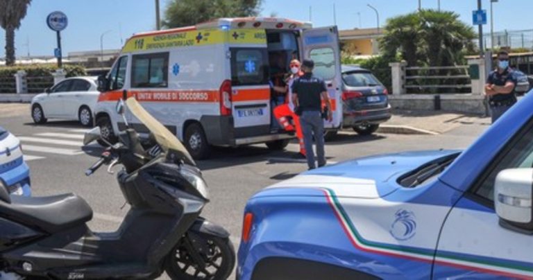 ostia offre bambino in cambio di soldi