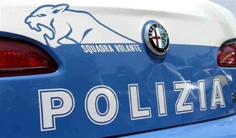 Napoli, picchia la moglie incinta