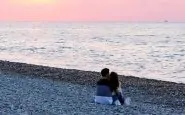 ravenna coppia fa amore in spiaggia multata