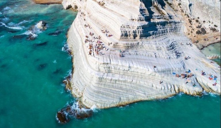 Sicilia, Scala dei Turchi: dopo il sequestro 31 turisti denunciati