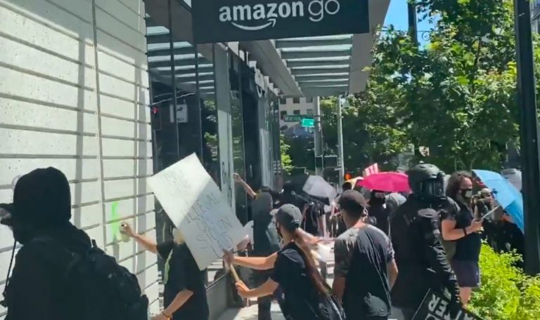 scontri amazon seattle