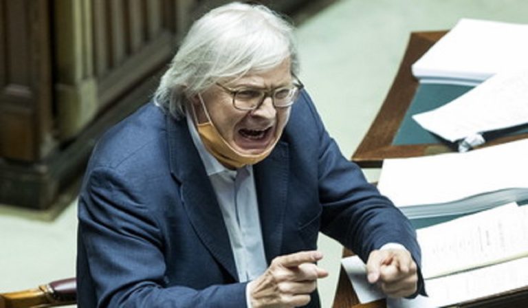 Sgarbi contro Conte sul Pnr: "Parli italiano"