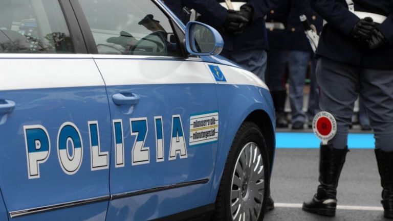 Straniero cerca di violentare minorenne