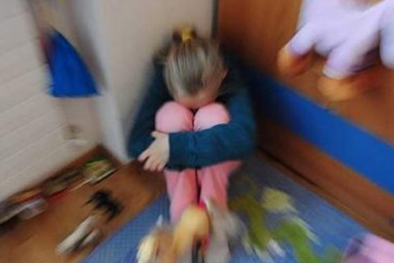 abusi figli mamma siracusa