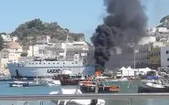 barca esplode porto di Ponza