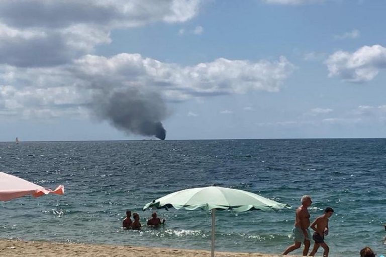 barca migranti crotone esplosa