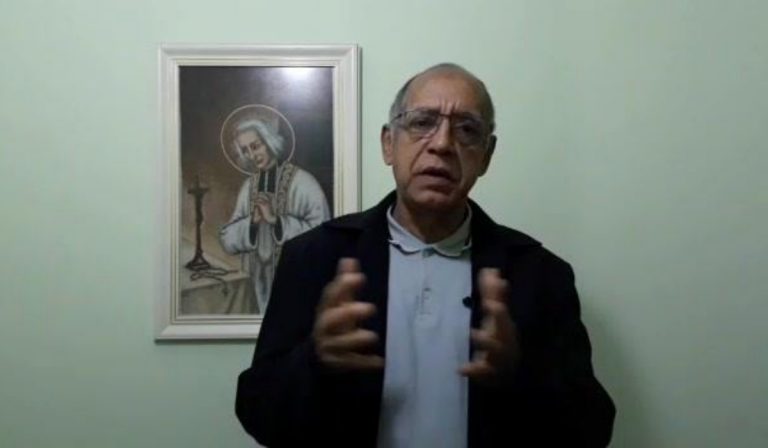 Brasile sacerdote proposta vaccino