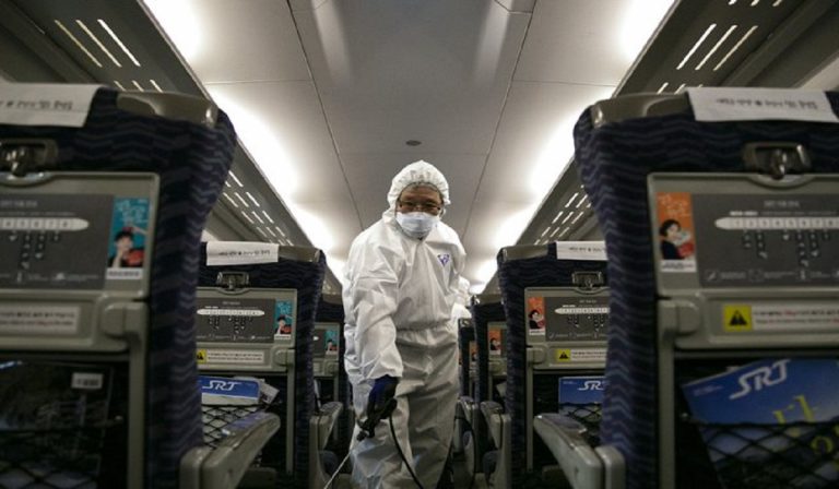 Coronavirus, basso rischio sull'aereo