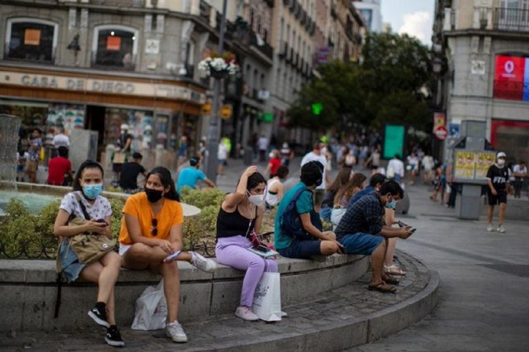 coronavirus aumento contagi giovani