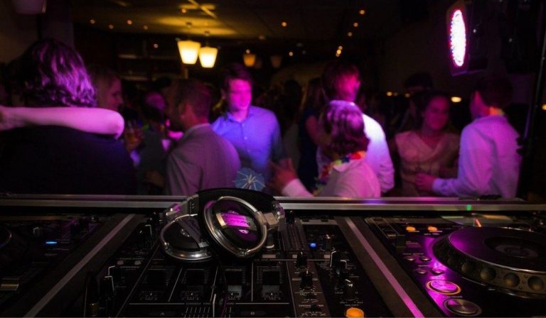 coronavirus rave party sindaci