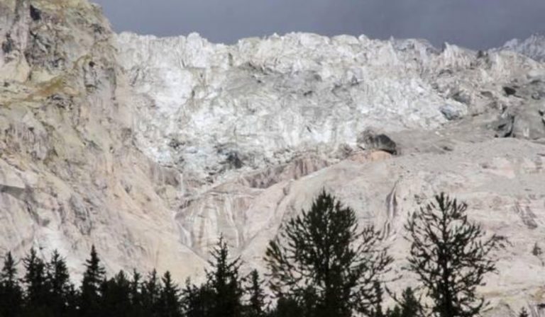 Courmayeur, pericolo crollo per il grande ghiacciaio di Planpincieux