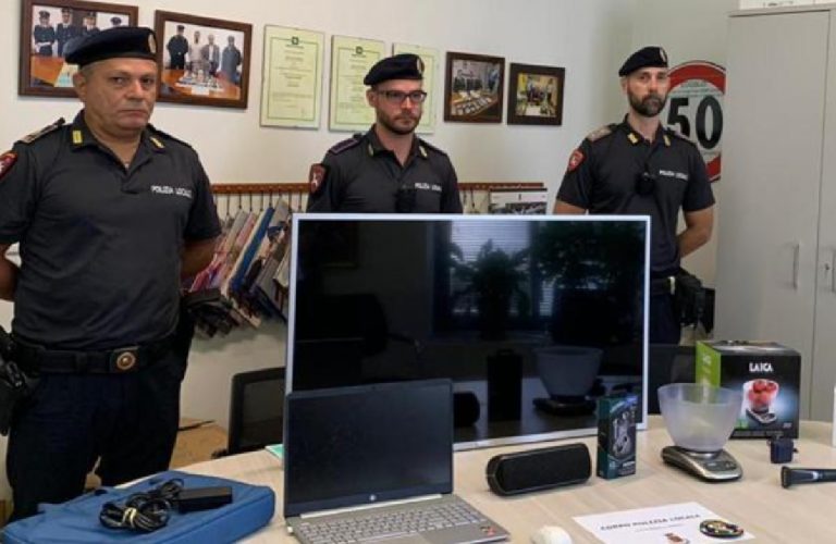 Infermiere bancomat anziano