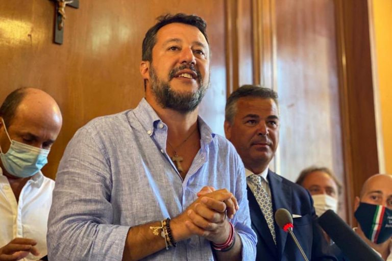 Salvini scuola mascherina figlia