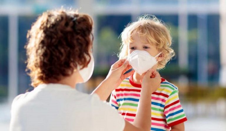 Coronavirus, mascherine gratis per la scuola