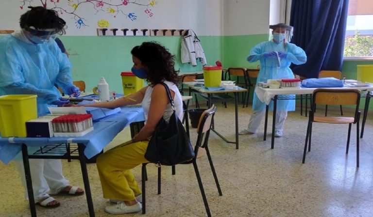 Scuola, docenti e ATA a fare il sierologico: come funziona