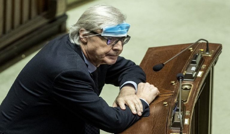 Sutri, il sindaco Sgarbi vieta le mascherine "senza utilità"