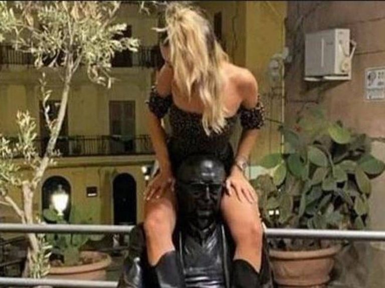 ragazza statua camilleri