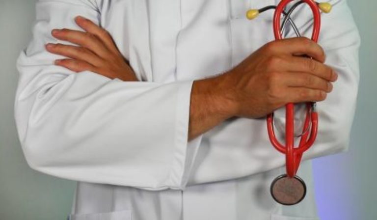 Francia medici certificati verginità