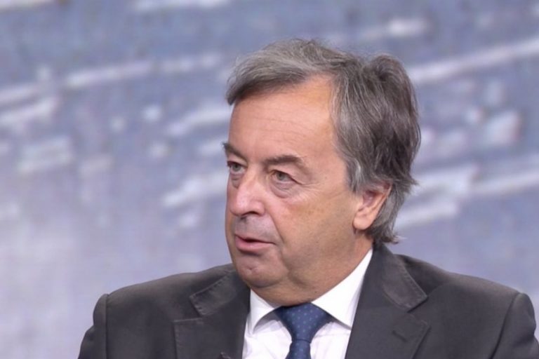 Coronavirus Burioni ambienti chiusi