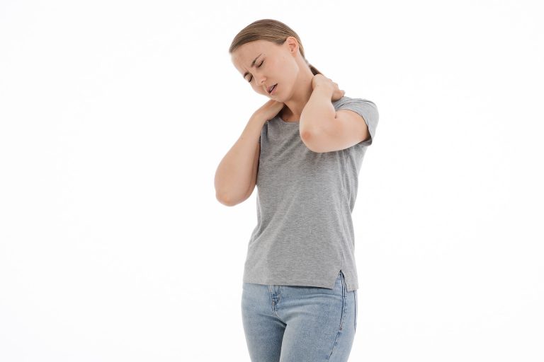 Cervicalgia: i sintomi e le cure