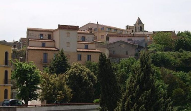 Insegnante positiva chiusa scuola