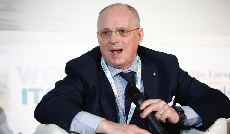 Covid, Ricciardi: "Tamponi necessari, 2 ospedali su 3 non sono pronti"