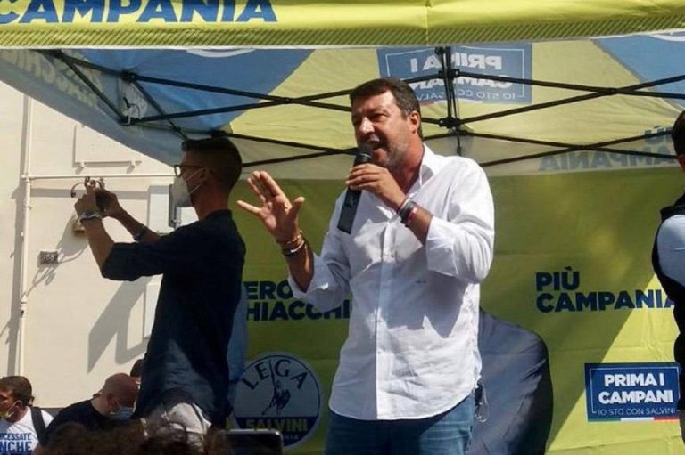 salvini contestato torre greco