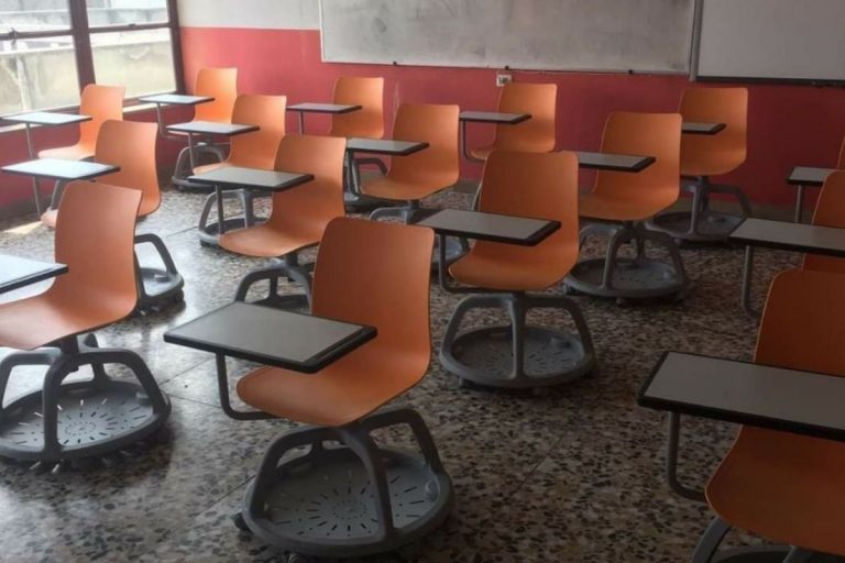 Scuola mascherine banchi presidi