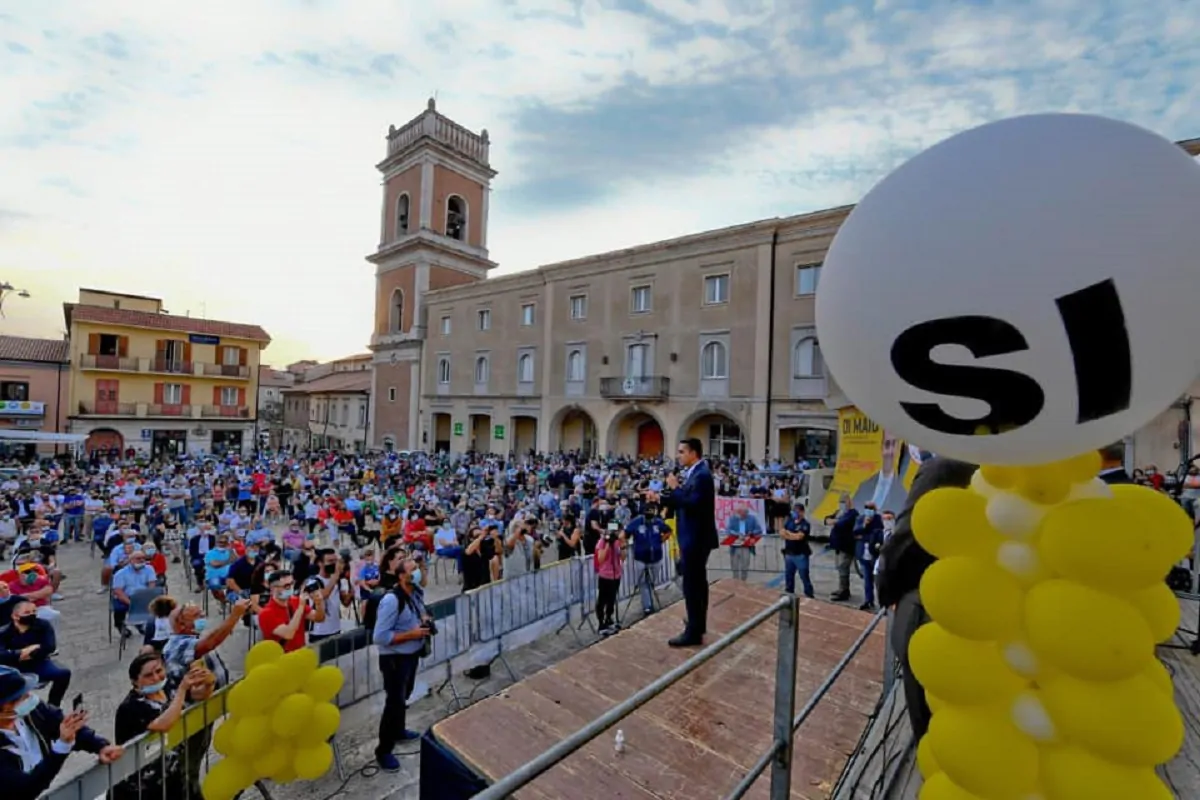 Referendum, gli 8 deputati M5s che rischiano di essere espulsi