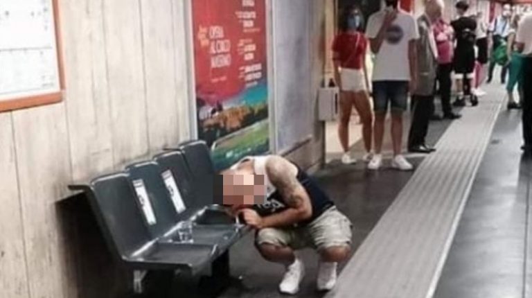 Sniffa cocaina stazione Metro