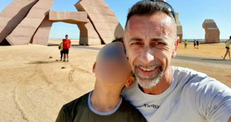 uccide il figlio di 11 anni
