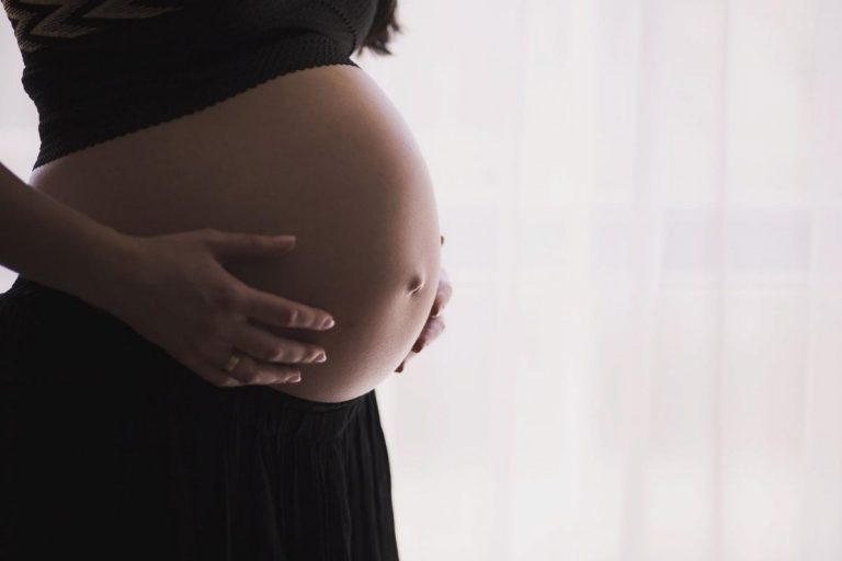 Uccide l'amica incinta