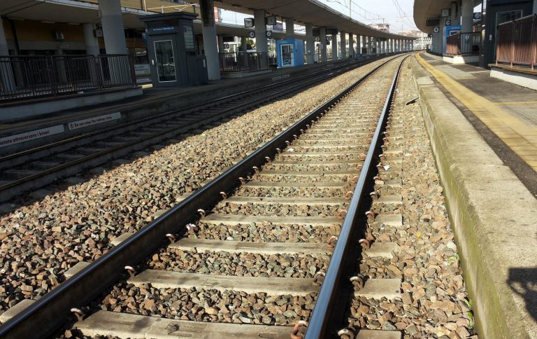 uomo travolto treno roma scaled e1599140611544 768x484