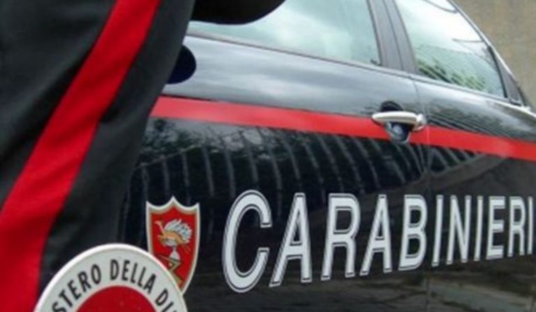 Catania tenta di strangolare il figlio