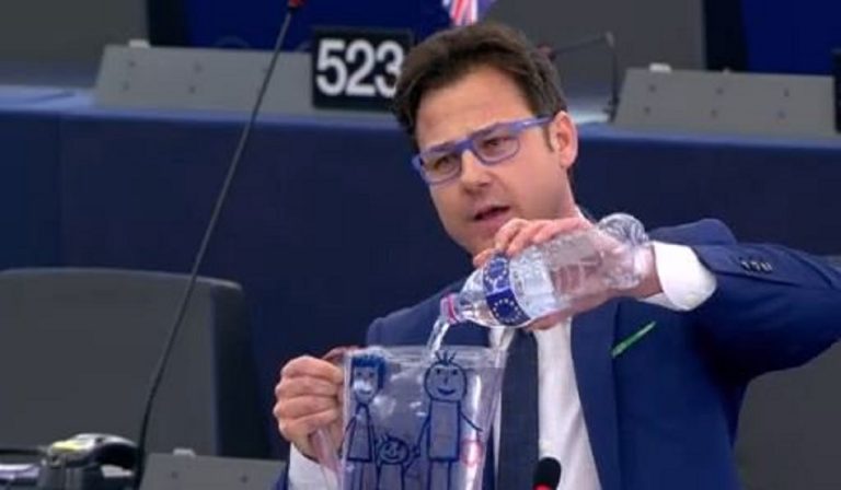 Un parlamentare leghista: "Più contagi in Francia e Spagna? Sono sporchi"