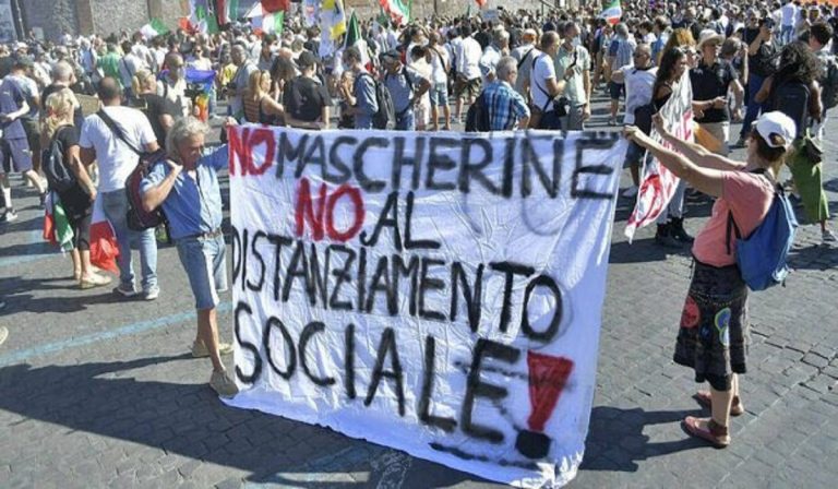 Roma, vigili no mask