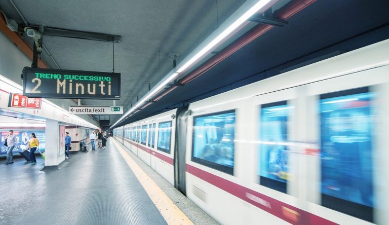 Rifiuta mascherina in treno