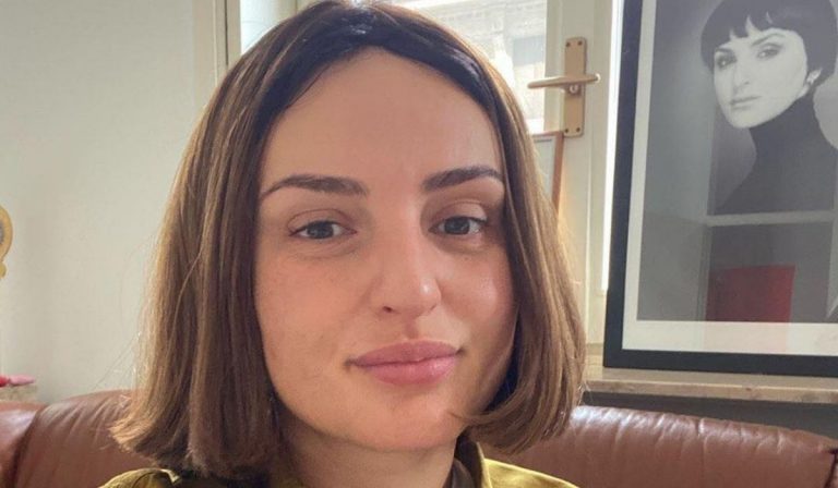 Arisa scatto senza trucco