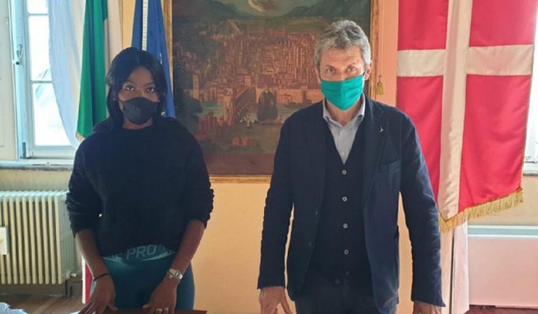 atleta insultata pavia