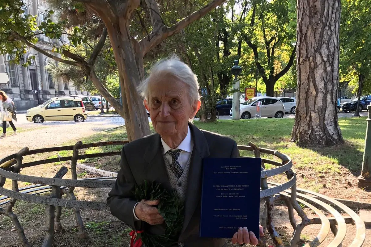 La storia di Benito: a 93 anni consegue la sua terza laurea