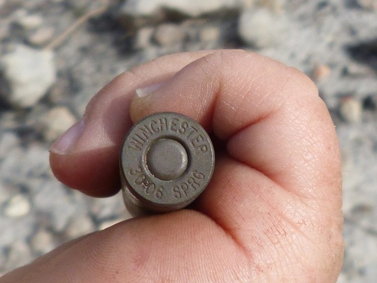 Bimbo si spara con la pistola del padre