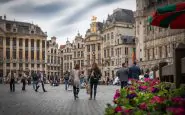 gente cammina piazza bruxelles