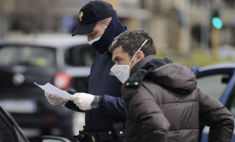coronavirus positivo viola quarantena lavoro negozio